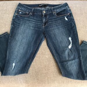 Mid wash jean legging with distressing